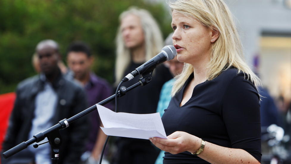 M�TTE PARTIENE I G�R: Leder for Antirasistisk senter, Kari Helene Partapuoli, opplever at mange personer vil jobbe mot rasisme, men at de ikke vil engasjere seg i SOS Rasisme. Sammen med ungdomspolitikerne vil hun starte en ny ungdomsorganisasjon. Foto: H�kon Mosvold Larsen / Scanpix