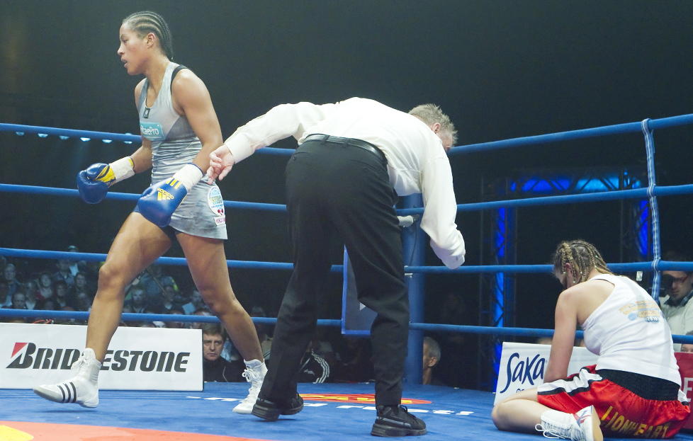 OVERLEGEN: Cecilia Br�khus slo ut Eva Halasi i VM-kampen i danske Herning, og tok sin andre knockout-seier p� rad.
Foto: Heiko Junge / Scanpix
