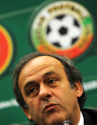 Platini vil ha internasjonalt fotballpoliti