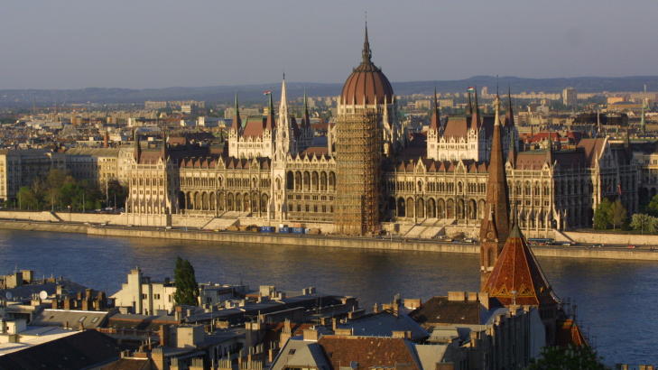 BUDAPEST: Utsikt over Donau mot parlamentet. Foto: Henning Lillegård BUDAPEST: Utsikt over Donau mot parlamentet. Foto: Henning Lillegård