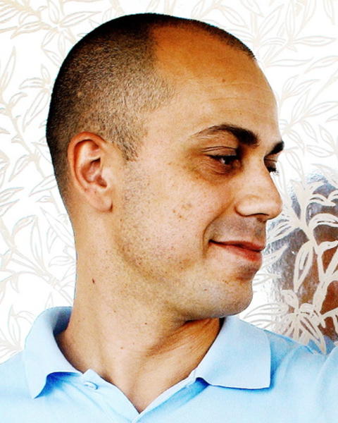 - APARTHEID: Deleier av utestedet Living Room, Henrik Singh Bhamra tror ungdom som blir avvist med �d�rlige unnskyldnigner om lukket selskap� har lavere terskel for � br�ke med d�rvakter. Han sier utelivs-oslo er preget av et slags apartheid. Foto:  Nina Ruud/Dagbladet