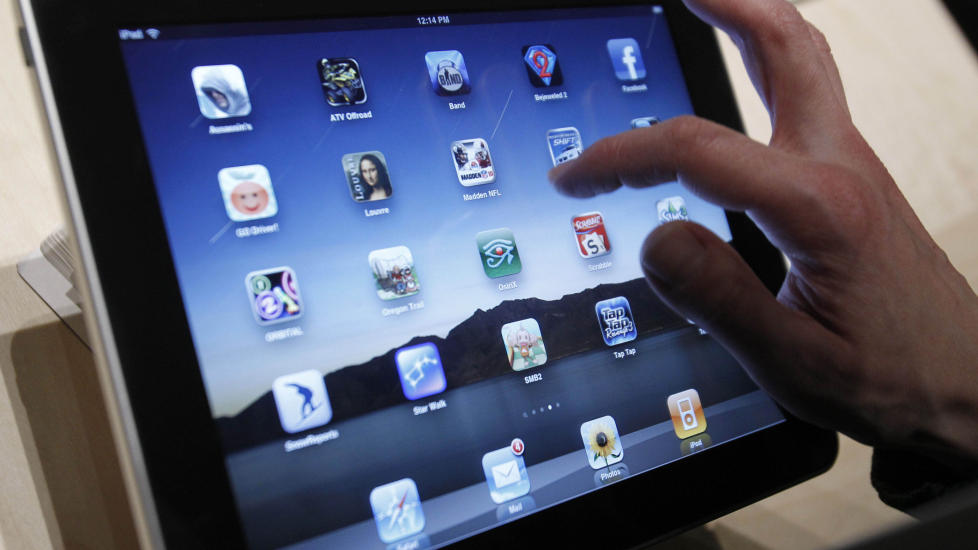 AVSL�RER PRISEN: If�lge nettstedet ipod1.no kommer den norske iPaden til � ha en pris mellom 3999 og 6899 kroner. Apple selv vil ikke bekrefte verken pris eller utsalgssteder. AP Photo/Marcio Jose Sanchez