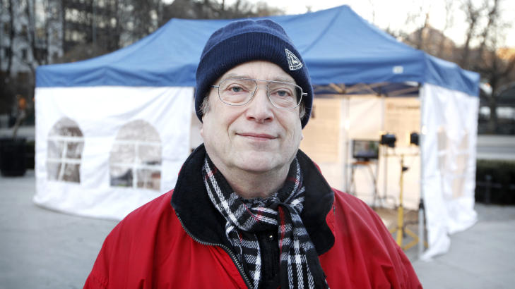 VIL HJELPE GJELDSOFRE: Georg R�nning, daglig leder i Foreningen Fattignorge, stiller i dag foran Stortinget. Han h�per politikerne kan gi sin st�tte til Gjeldstelefonen.no. Foto: Erlend Aas / Scanpix