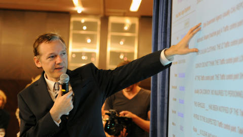 HELTESTATUS: Anonymous-bevegelsen har lammet nettsidene til flere store bedrifter etter arrestasjonen av Julian Assange. Foto: Keith Hammett/Dagbladet