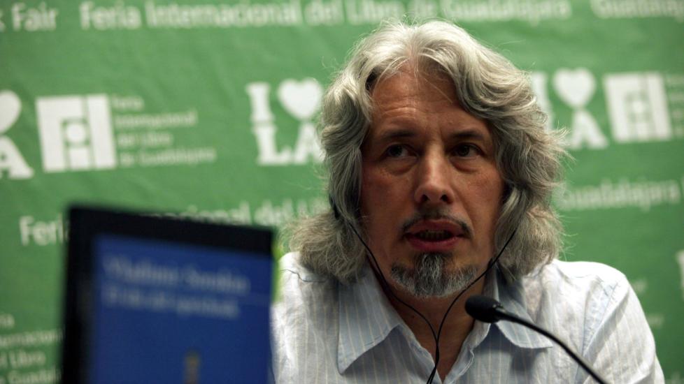 OMSTRIDT: Vladimir Sorokin er en av de mest kontroversielle i den nye generasjonen russiske forfattere. N� kommer hans bok nummer to p� norsk. Foto: SCANPIX/ EPA/Jorge Nunez