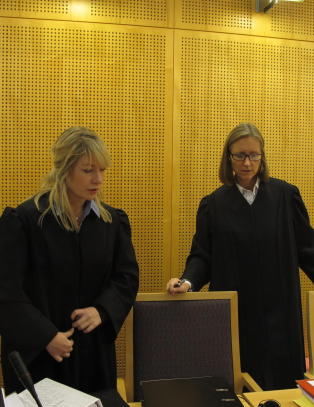 - Stakk av etter � ha blitt sl�tt og tvunget til sex