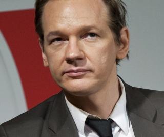 HAR VARSLET SPRENGSTOFF: Og utfra det som skal v�re dagens Spiegel-forside vil Julian Assange og Wikileaks skape problemer for USA. Foto: AP/Scanpix