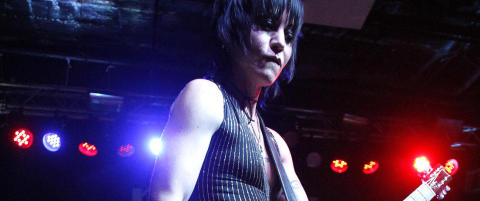 Hvem gjorde �I Love Rock 'N' Roll� kjent f�rste gang?