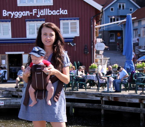 Tilbake til r�ttene: P� brygga i sommeridyllen Fj�llbacka, der L�ckberg vokste opp.
Foto: Privat