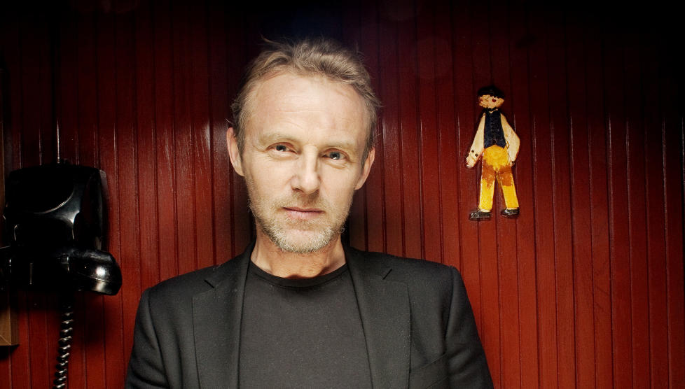 MER HARRY: Vi elsker Jo Nesb�s slitne etterforsker Harry Hole, og forfatteren selv lover mer Harry til neste �r. Foto: Agnete Brun