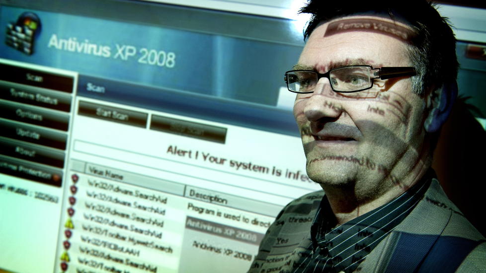 MANER TIL FORSIKTIGHET: Sikkerhetssjef Ole Tom Seierstad i Microsoft Norge vet hvordan cyberkriminelle lurer norske databrukere. Foto: �istein Norum Monsen / DAGBLADET.