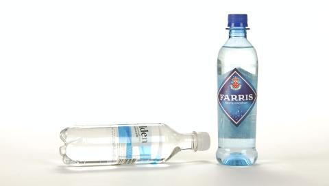 SALT VANN: Rent kildevann inneholder salt i tillegg til naturlige mineraler. Saltinnholdet i Farris og Olden er henholdsvis 455 mg/l og 2 mg/l. Foto: Bj�rn Inge Karlsen HM Foto