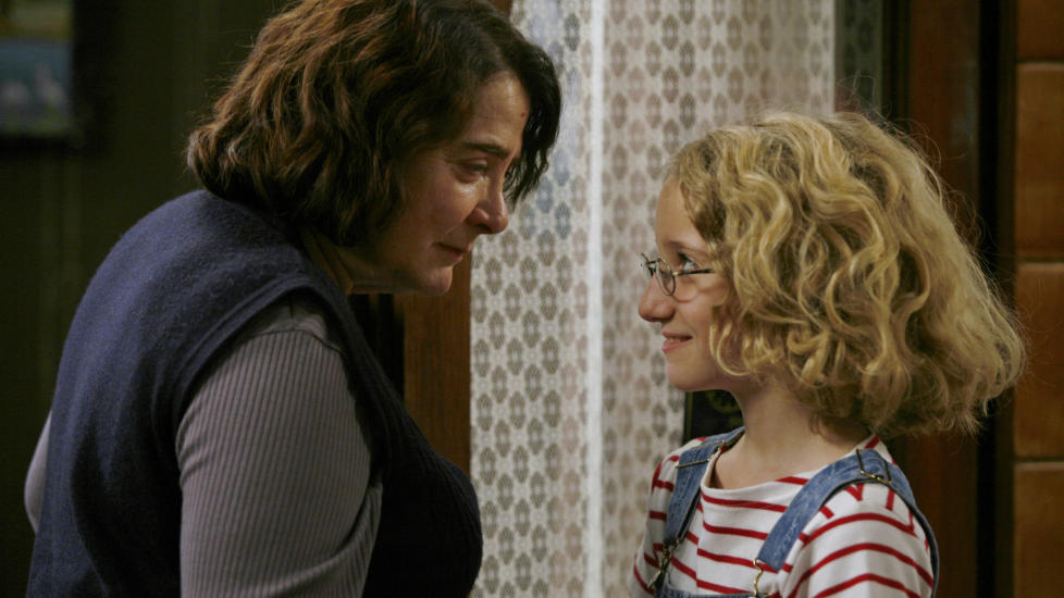 UVENTEDE VENNER: B�de Paloma (Garance le Guillermic) og Madame Michel (Josiane Balasko) m� l�re � se p� livet med friskt blikk i �Pinnsvinets hemmelighet�.