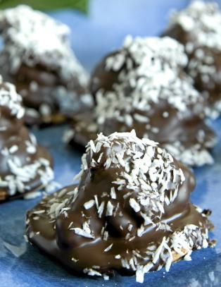 Slik lager du kokosboller