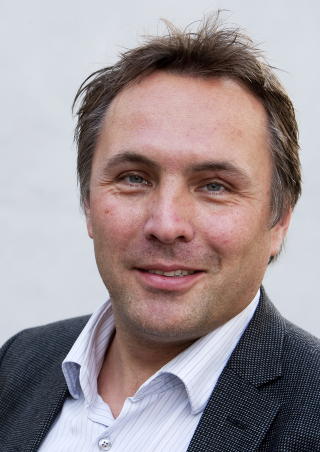 - OPPSIKTSVEKKENDE:
Fylkesordf�rer i S�r-Tr�ndelag, Tore O. Sandvik, mener det er oppsiktsvekkende � knytte innvandrere til str�mkrisa i fylket.
Foto: Gorm Kallestad / SCANPIX