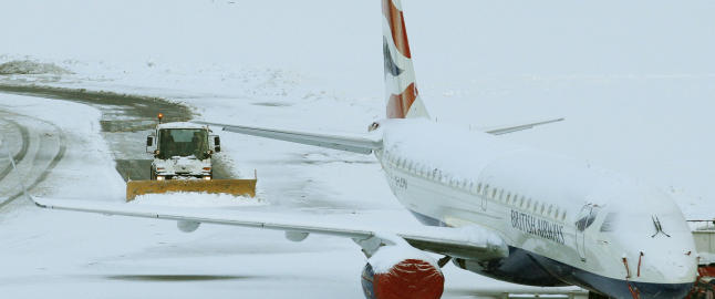 Vinteren har stengt Gatwick og Edinburgh