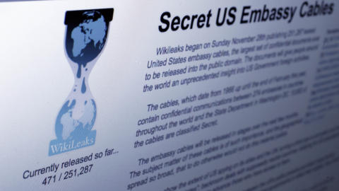 UNDER MASSIVE ANGREP: En rekke tjenesteleverand�rer har vendt Wikileaks ryggen. Kristinn Hrafnsson mener press fra USA kan v�re en sannsynlig �rsak. Foto:  AP Photo/Richard Drew/Scanpix