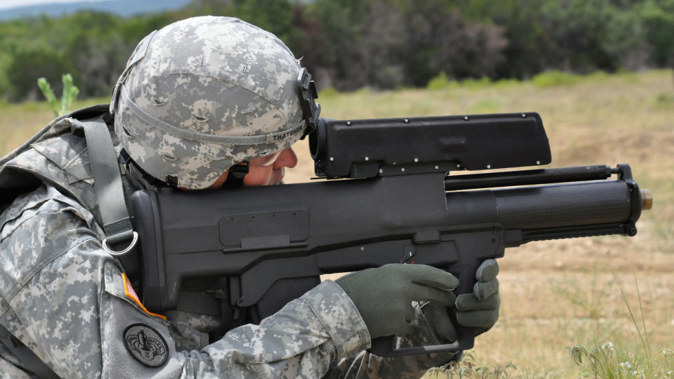DUCK AND COVER? N� er ikke en dekning lengre en dekning. Dette v�penet regner ut hvor du er og sender granaten inn til deg eller over deg.   AFP PHOTO/US ARMY