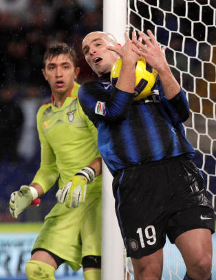 Nå brenner det under føttene til Benitez
