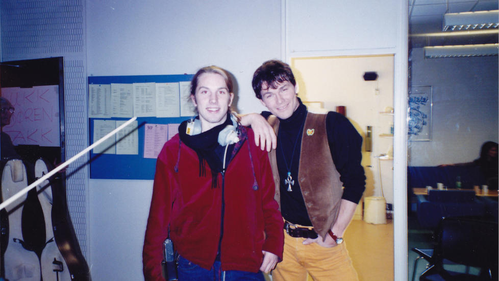 M�TTE HELTEN: Steinjo Grieg Halvorsen jobbet som kabelkveiler i NRK og fikk m�te sin store helt Morten Harket da han var gjest i et tv-program. Foto: �rivat