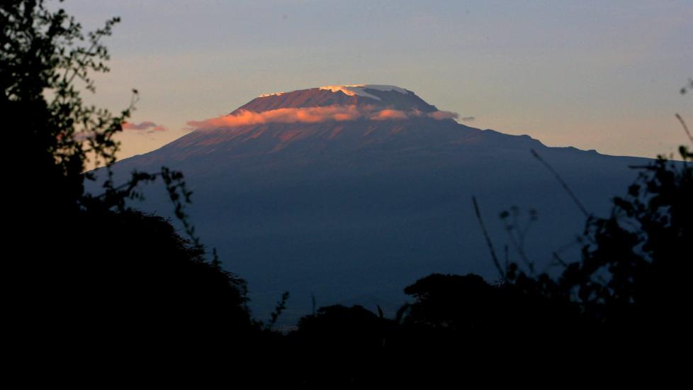 KILIMANJARO: En nordmann d�de da han fikk et illebefinnende i natt under en ekspedisjon i regi av Jarle Tr�. Foto: Scanpix  EPA/STEPHEN MORRISON