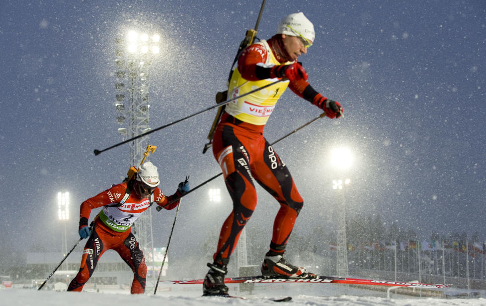 DRO P� BJ�RNDALEN I FIRE RUNDER:  Emil Hegle Svendsen slepte rundt p� Bj�rndalen i fire runder. Etter m�lgang gikk han rett forbi lagkameraten uten � gratulere, irritert over Bj�rndalens manglende samarbeidsvilje. Foto: AFP PHOTO /  JONATHAN NACKSTRAND