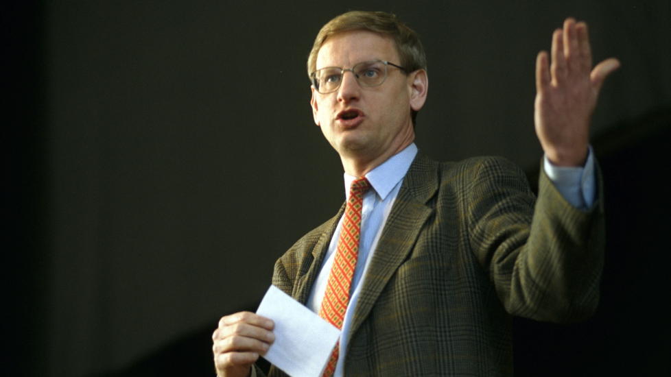 UTPEKES: Sveriges utenriksminister Carl Bildt skal ha v�rt informat�r for USA siden 1973. Den svenske avisa Expressen skriver at Wikileaks sitter p� dokumenter om utenriksministeren som de truer med � offentliggj�re.