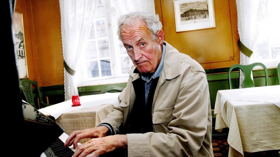PIANO-VIRTOUS: Einar �Pastor'n� Iversen ble kjent for et stort publikum allerede i Axel Jensens roman �Line�. N� har han f�tt sin biografi.     Foto: Elisabeth Sperre Alnes