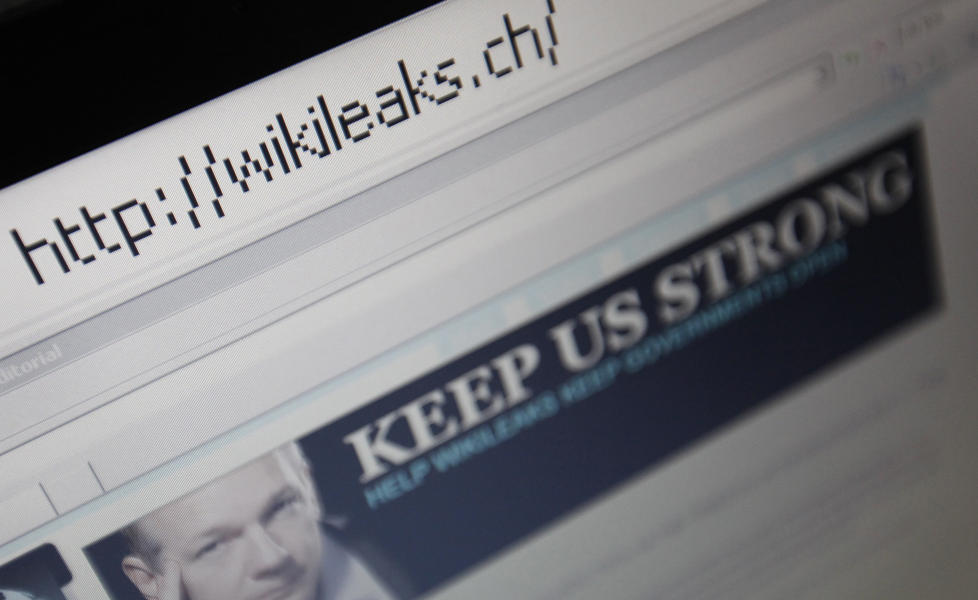 - LEKKES TIL AFTENPOSTEN: Aftenposten skal v�re eneste mediehus i verden som har sikret seg ubegrenset tilgang til samtlige WikiLeaks-dokumenter. Foto: REUTERS/Pascal Lauener/SCANPIX