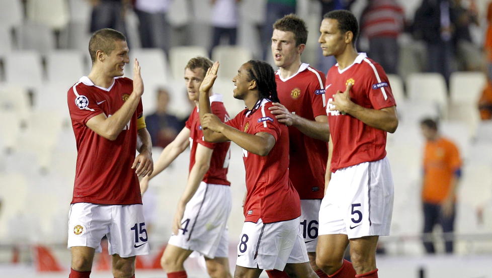 HIGH FIVE: Vidic, Fletcher, Anderson, Carrick og Ferdinand kunne n� alle v�rt eid av juntaen i Burma. Foto: EPA/Scanpix