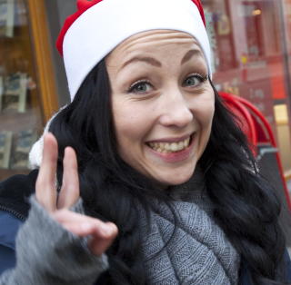 Amanda B�gling (23), butikksjef Cubus:1: I fjor fikk vi en kjempefin termos i svart st�l.2: Skritteller. Det var bare en gratispr�ve, dritd�rlig.3: Vi f�r alltid fine gaver i Cubus, s� jeg regner med at jeg blir forn�yd.Alle foto: TORBJ�RN BERG