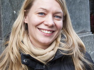 Renate Strandseter (30), l�rer:1: Har bare f�tt �n julegave tidligere: en julekopp.2: Ingenting.3: Regner ikke med � f� noe, vi har ingen julegavepott -  pengene m� g� til elevene.