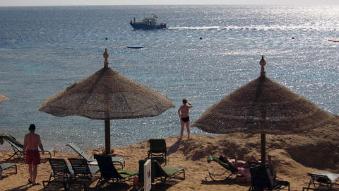 TR�BBEL I PARADIS: Sharm el-Sheikh er et yndet feriested ogs� for nordmenn. Men etter flere angrep av hai den siste tiden har strendene blitt stengt. Foto: AFP