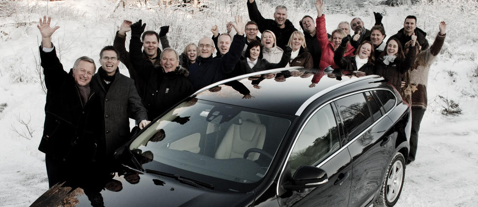 �RETS BIL 2011: De ansatte ved Volvo Personbiler Norge feirer f�rsteplassen. Foto: SVEINUNG U. YSTAD