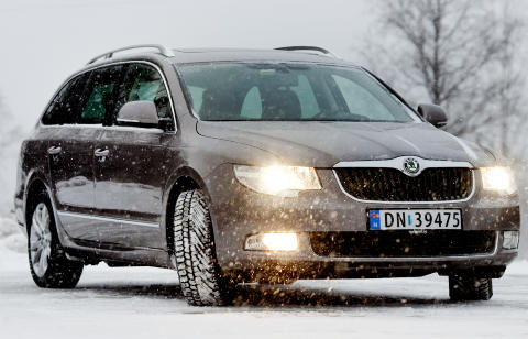 MYE FOR PENGENE: Skoda Superb stasjonsvogn har plass til et helt basketlag. Foto: SVEINUNG U. YSTAD MYE FOR PENGENE: Skoda Superb stasjonsvogn har plass til et helt basketlag. Foto: SVEINUNG U. YSTAD
