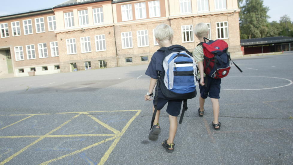 SKOLESTART:  Ikke alle har foreldre som er villige til � st� p� med lekser igjennom barneskolen n�r det g�r tr�tt. Frafallet starter i barneskolen, der noen har annen ballast enn andre, skriver Oda Rygh.  Illustrasjonsfoto: Daniel Sannum Lauten / Dagbladet