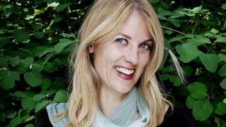 TO B�KER: Helene Uri kommer med b�de ny roman og l�rebok i latin.

Foto: Lars Myhren Holand
