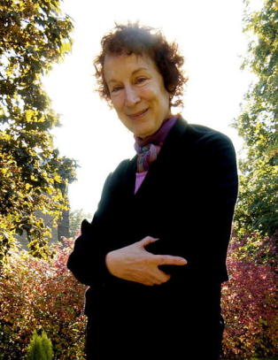 Anmeldelse: Margaret Atwood blander humor, ironi og sivilisasjonskritikk i mørk
framtidsfabel