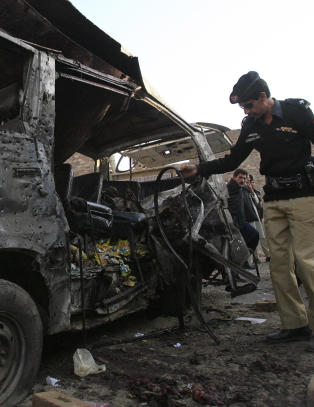 Minst 17 drept i bombeattentat i Pakistan