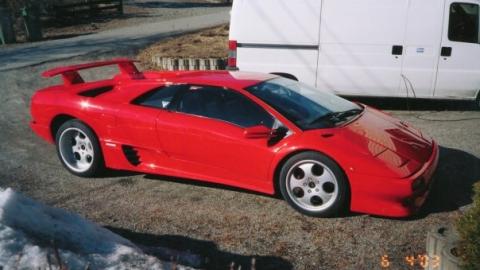 LAMBORGHINI: - Min gamle Diablo i 2003. Alt har sin tid ;), skriver den ranssiktede fiskesjefen om dette italienske r�skinnet p� Facebook. Foto: Privat