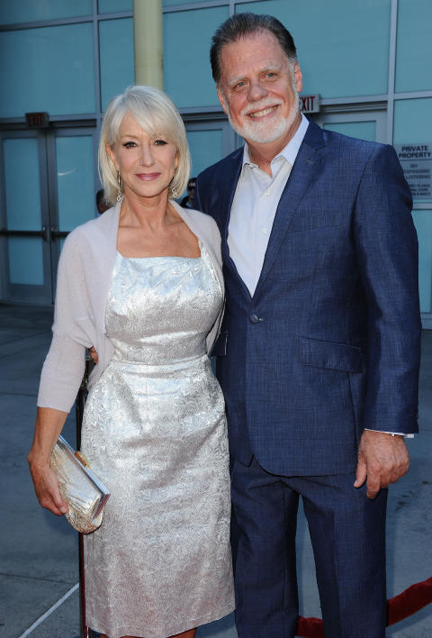 IKKE LEI: �n mann er derimot ikke Helen Mirren s� lei av. Den britiske skuespilleren har v�rt gift med den amerikanske filmregiss�ren Taylor Hackford i 13 �r. Foto: Stella Pictures