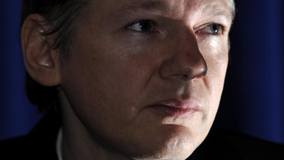 NOBELPRIS-KANDIDAT? Russerne foresl�r den fengslede Wikileaks-grunnleggeren Julian Assange som kandidat til Nobels fredspris. Foto:  AP Photo/Lennart Preiss/Scanpix