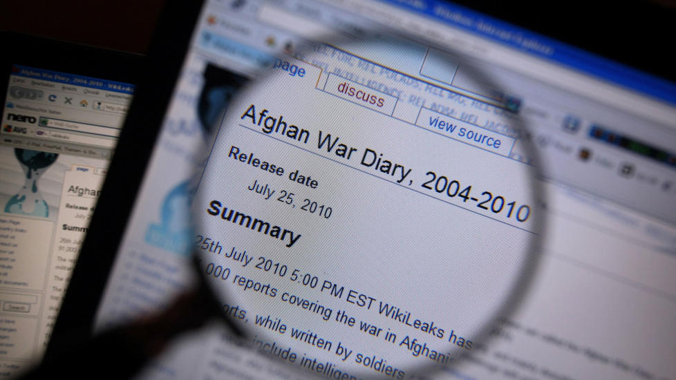 UNDER LUPEN: Tusenvis av dokumenter er lekket p� WikiLeaks' nettside, som disse med tittelen Afghan War Diary 2004-2010.Foto: AFP/Scanpix