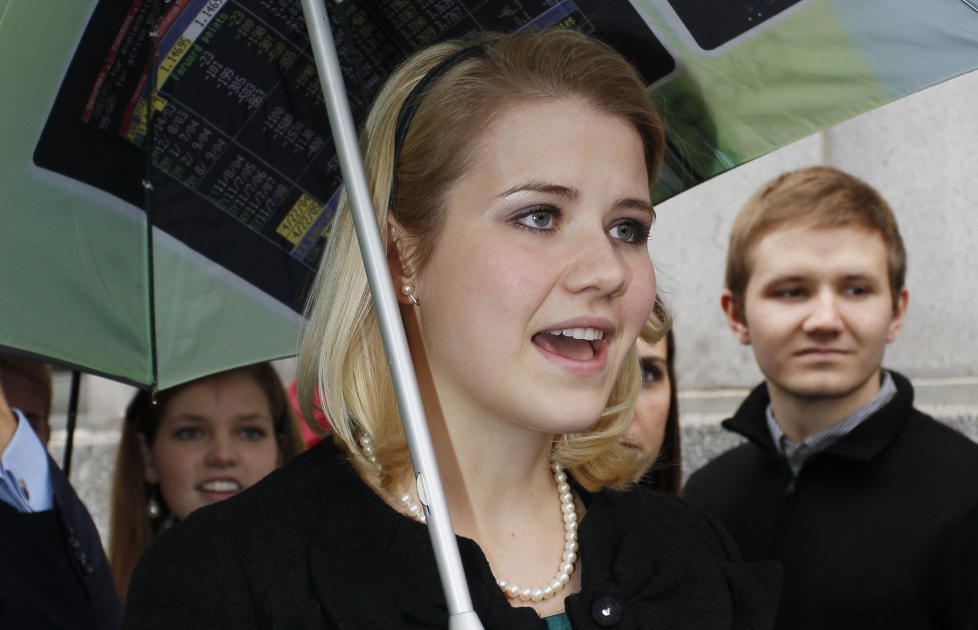 VITNET: Elizabeth Smart utenfor rettssalen der juryen i dag kom fram til at Brian David Mitchell var skyldig i overgrepene mot henne da hun var 14 �r. Foto: AP