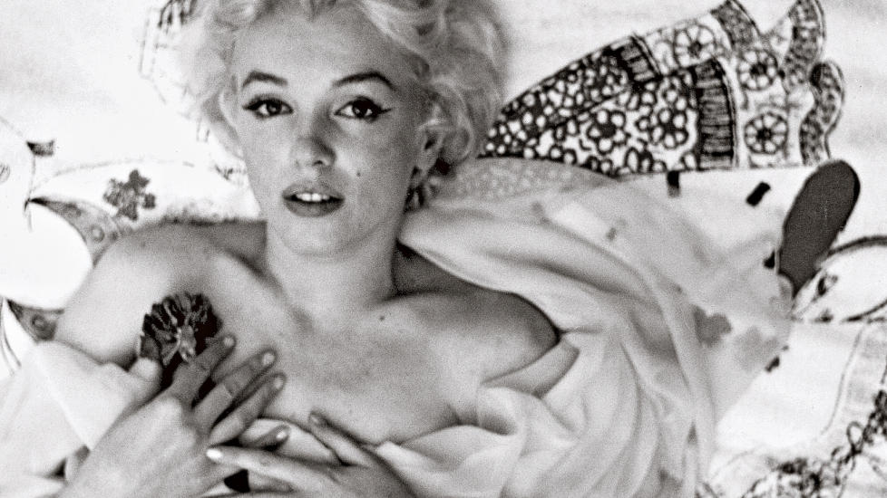 Litter�r skj�nnhet: Marilyn Monroe er mest kjent for sin skj�nnhet. N� kommer andre sider fram, hun skrev dikt i mange �r. Hennes samlede verker er n� utgitt. Foto: forlaget.