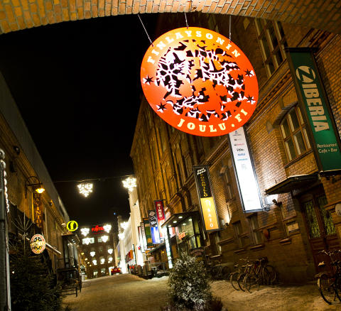 HISTORISK: Den gamle bomullsfabrikken huser i dag restauranter, butikker og kino.