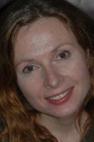 - VET HVEM HAN ER: Litteraturviter Janne Rygg hevder � vite hvem som st�r bak forfatternavnet Anonym. Hun har gitt ham tidsfrist til i morgen tidlig med � avsl�re seg selv. Foto: Privat.