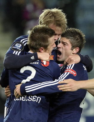 Fotballen tar halve sponsorkaka