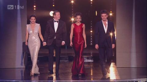 BER�MTE MENTORER: Simon Cowell og Cheryl Cole er blant de britiske kjendisene som hjelper de unge deltakerne. Foto: STELLA PICTURES