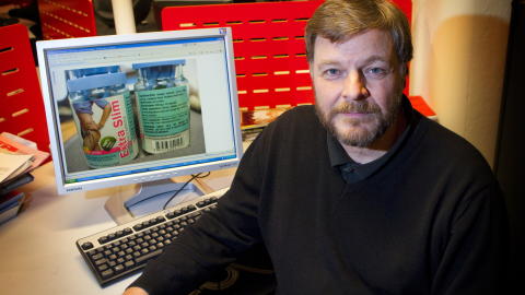 - ULOVLIG: Steinar Madsen i Legemiddelverket mener folk rett og slett blir lurt at reklamer som kommer med ulovlige medisinske påstander. FOTO: TORBJØRN BERG / DAGBLADET - ULOVLIG: Steinar Madsen i Legemiddelverket mener folk rett og slett blir lurt at reklamer som kommer med ulovlige medisinske påstander. FOTO: TORBJØRN BERG / DAGBLADET